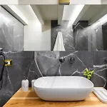 Apartament Dimora Ai Leoni, & *